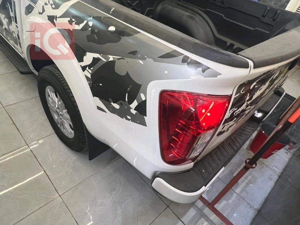 نيسان نافارا